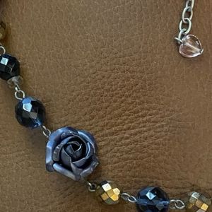 Sabika casual Friday rose necklace